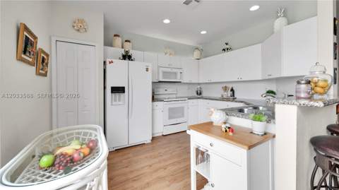 16590 SW 70th St, Miami FL - photo 13 of 53