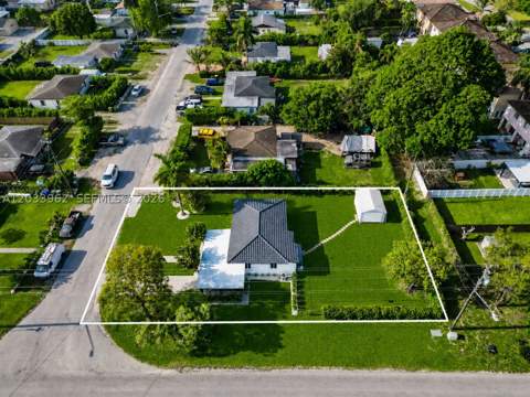 1044 NE 4th Ave, Homestead FL - photo 6 of 30