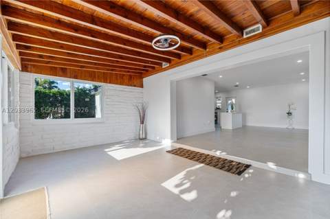 1044 NE 4th Ave, Homestead FL - photo 7 of 30