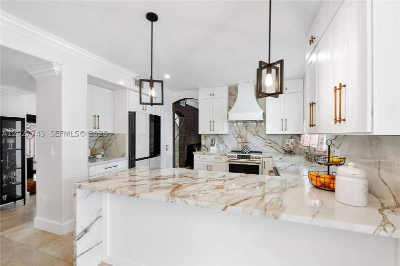 4 bedroom SingleFamilyResidence at 16732 NW 89th Pl, Genesis Oak Gardens, Miami Lakes — photo 4