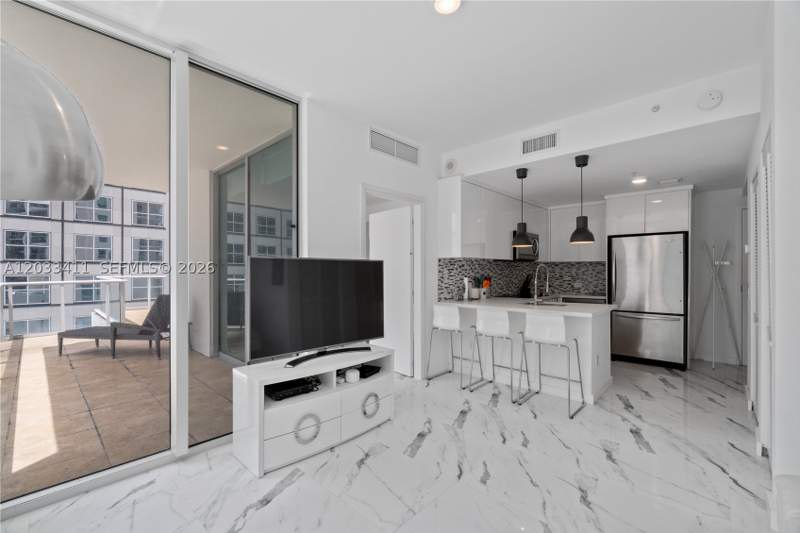 1 bedroom Condominium at 300 S Biscayne Blvd T-1411, Met 1 Condo, Miami — photo 2