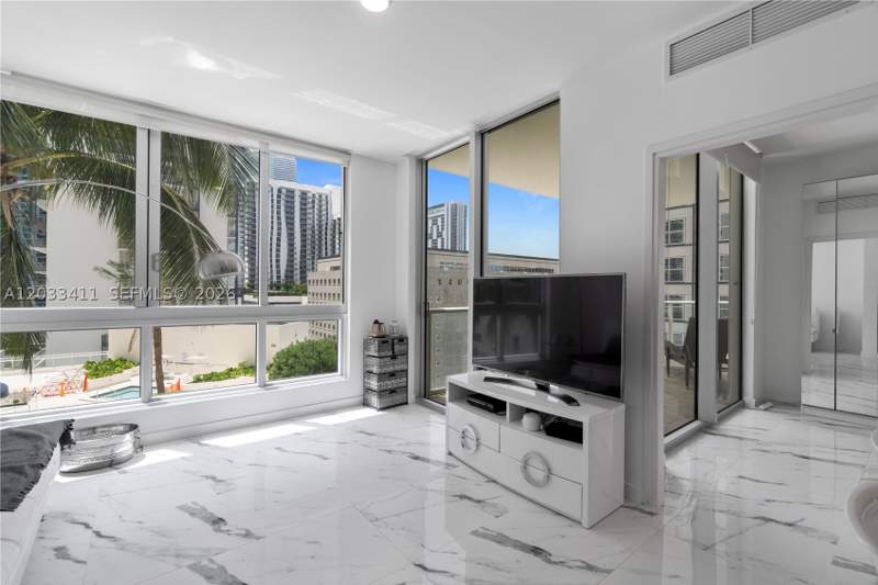 1 bedroom Condominium at 300 S Biscayne Blvd T-1411, Met 1 Condo, Miami — photo 3