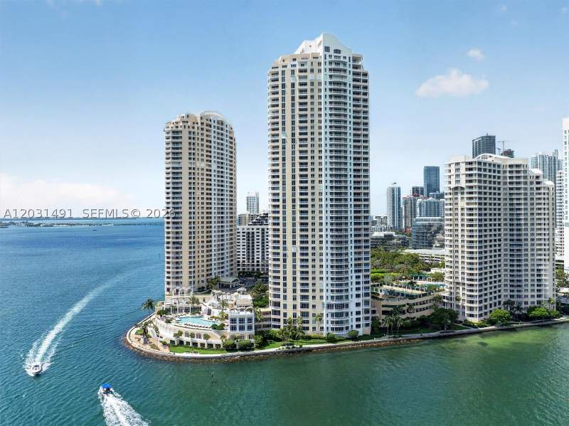 1 bedroom Condominium at 848 Brickell Key Dr 3402, Three Tequesta Point Cond, Miami — photo 2