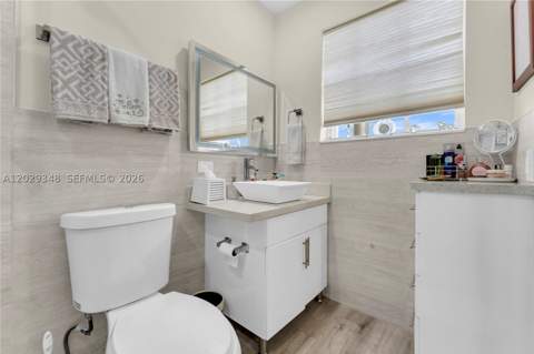 884 W 72nd Pl, Hialeah FL - photo 10 of 53