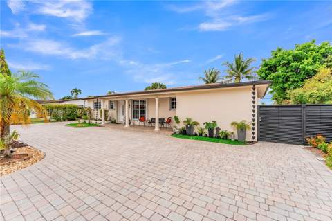 884 W 72nd Pl, Hialeah FL - photo 11 of 53