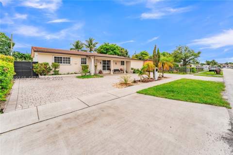 884 W 72nd Pl, Hialeah FL - photo 17 of 53