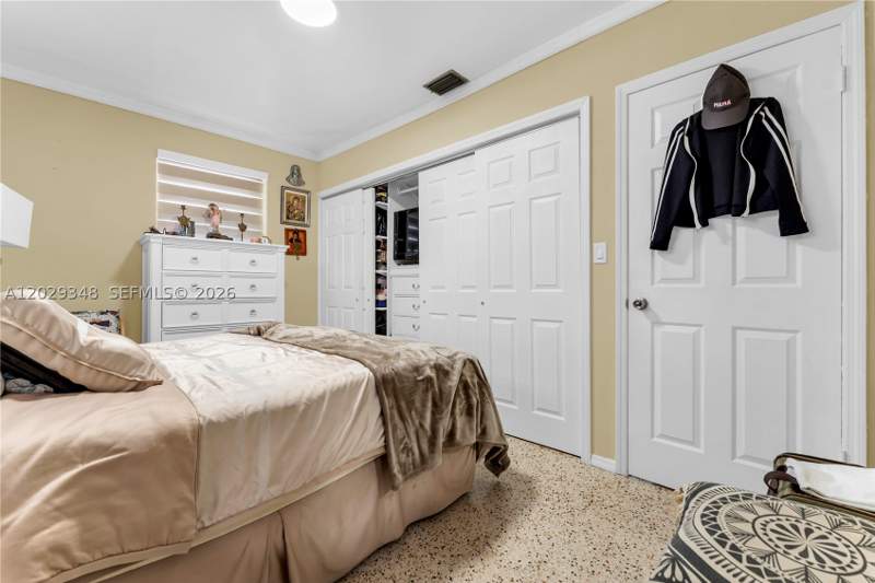 4 bedroom SingleFamilyResidence at 884 W 72nd Pl, Meadows Park, Hialeah — photo 4