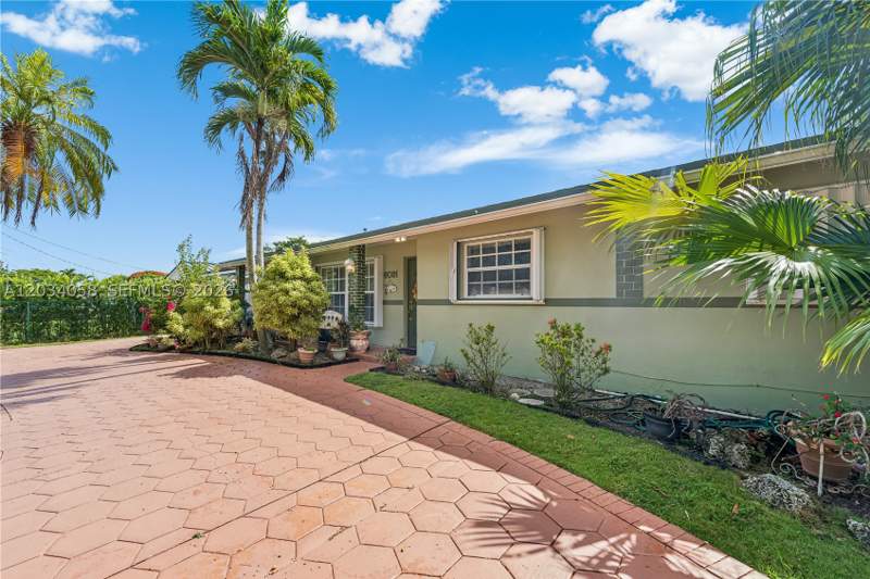 4 bedroom SingleFamilyResidence at 6081 SW 109th Ct, Westwood Estates 1st Addn, Miami — photo 2
