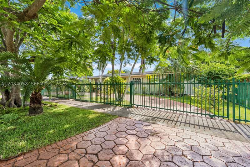 4 bedroom SingleFamilyResidence at 6081 SW 109th Ct, Westwood Estates 1st Addn, Miami — photo 5