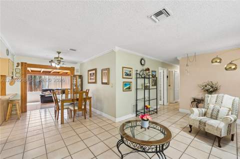 6081 SW 109th Ct, Miami FL - photo 8 of 47