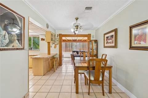 6081 SW 109th Ct, Miami FL - photo 9 of 47