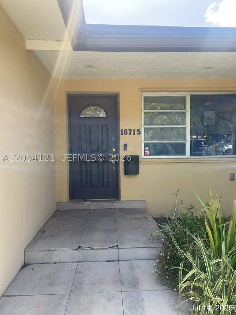 5 bedroom SingleFamilyResidence at 18715 NE 18th Ave, Greyknoll Golf Ests, Miami — photo 2