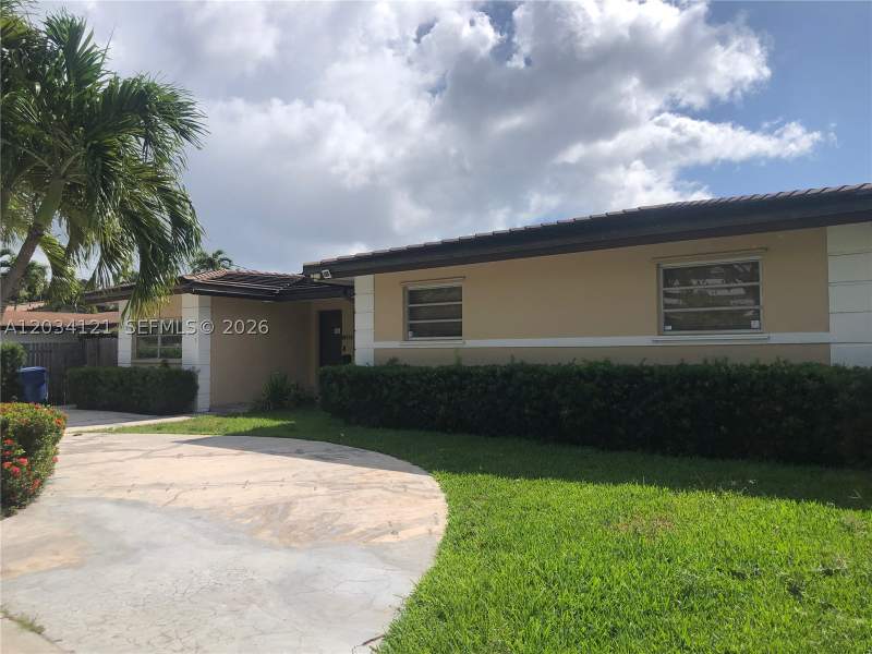 5 bedroom SingleFamilyResidence at 18715 NE 18th Ave, Greyknoll Golf Ests, Miami — photo 3