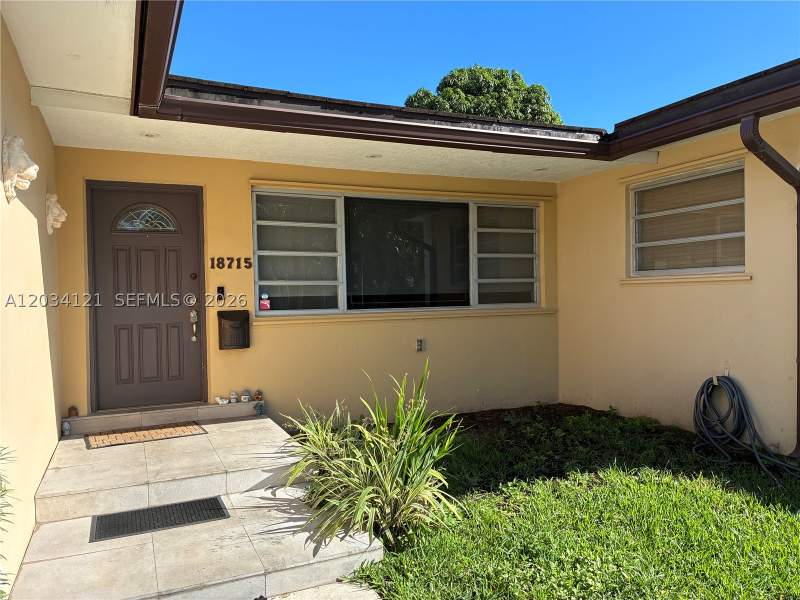 5 bedroom SingleFamilyResidence at 18715 NE 18th Ave, Greyknoll Golf Ests, Miami — photo 4