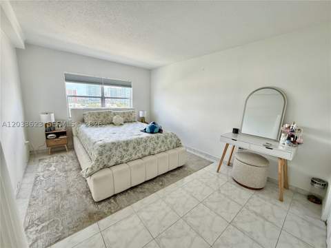400 Kings Point Dr 928, Sunny Isles Beach FL - photo 12 of 46