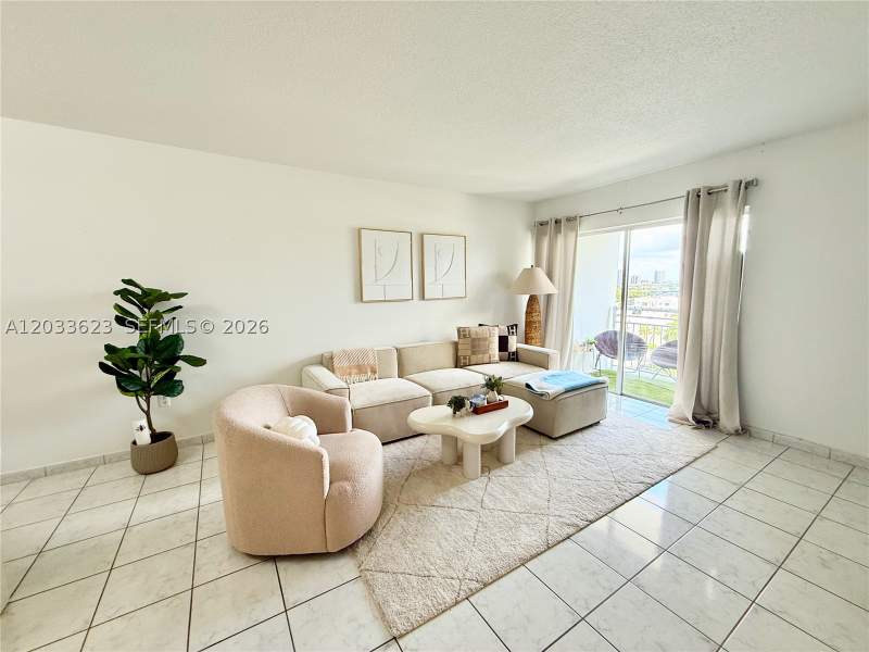 1 bedroom Condominium at 400 Kings Point Dr 928, Coastal Towers Condo, Sunny Isles Beach — photo 2