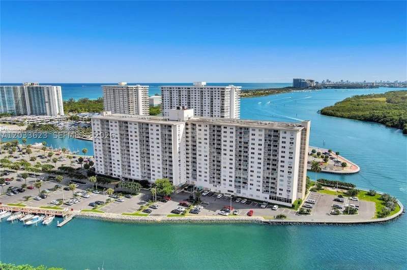 1 bedroom Condominium at 400 Kings Point Dr 928, Coastal Towers Condo, Sunny Isles Beach — photo 5