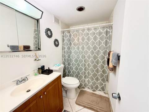 400 Kings Point Dr 309, Sunny Isles Beach FL - photo 9 of 34