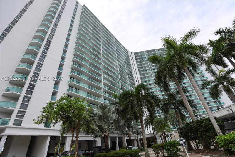 2 bedroom Condominium at 100 Bayview Dr 527, Arlen House East Condo, Sunny Isles Beach — photo 2