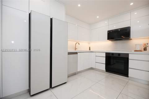 100 Bayview Dr 527, Sunny Isles Beach FL - photo 21 of 98