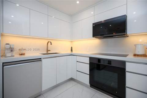 100 Bayview Dr 527, Sunny Isles Beach FL - photo 22 of 98