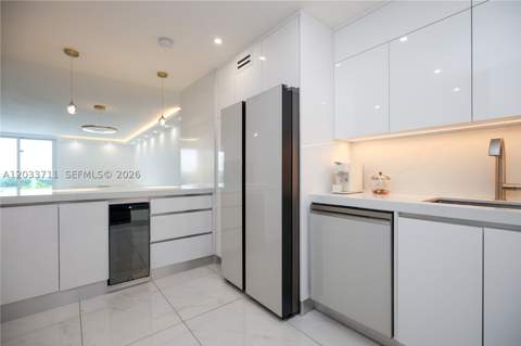 100 Bayview Dr 527, Sunny Isles Beach FL - photo 23 of 98