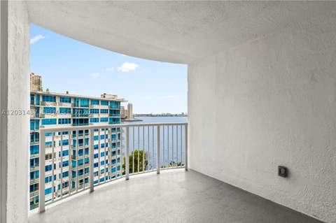 1420 Brickell Bay Dr 1405C, Miami FL - photo 23 of 32