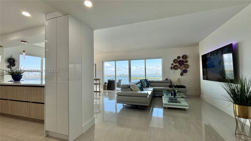 2 bedroom Condominium at 11111 NE Biscayne Blvd 16A, Jockey Club Condo, Miami — photo 3