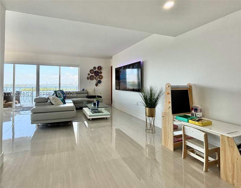 2 bedroom Condominium at 11111 NE Biscayne Blvd 16A, Jockey Club Condo, Miami — photo 4