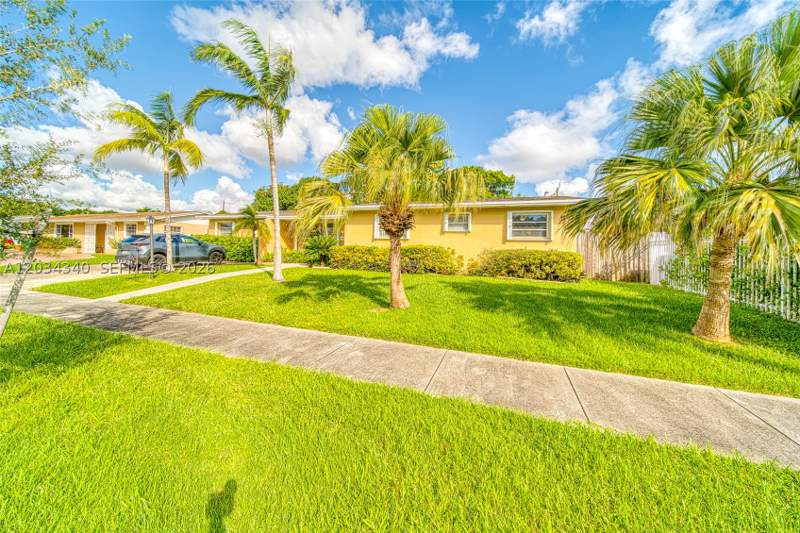 3 bedroom SingleFamilyResidence at 11331 SW 176 th St, Green Hills Sec 6, Miami — photo 2