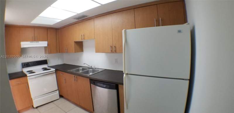 2 bedroom Condominium at 13700 NE 6th Ave 113, The White House Condo, North Miami — photo 3