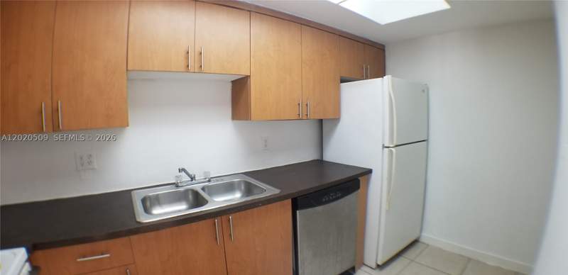 2 bedroom Condominium at 13700 NE 6th Ave 113, The White House Condo, North Miami — photo 5