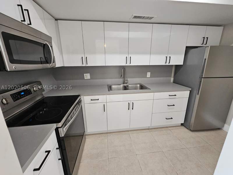 2 bedroom Condominium at 13700 NE 6th Ave 106, The White House Condo, North Miami — photo 2