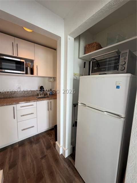 700 Biltmore Way 1216, Coral Gables FL - photo 10 of 22