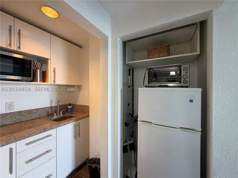 700 Biltmore Way 1216, Coral Gables FL - photo 9 of 22