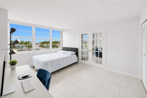 2016 Bay Dr 504, Miami Beach FL - photo 10 of 39