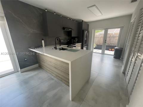 5733 NW 100th Ct, Doral FL - photo 14 of 68