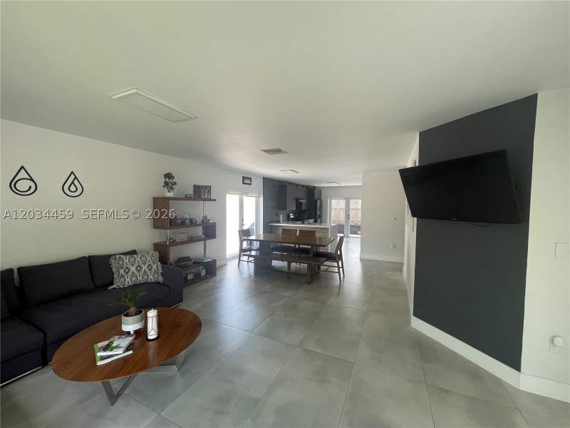 3 bedroom SingleFamilyResidence at 5733 NW 100th Ct, Patio Homes Of Doral Pines, Doral — photo 3
