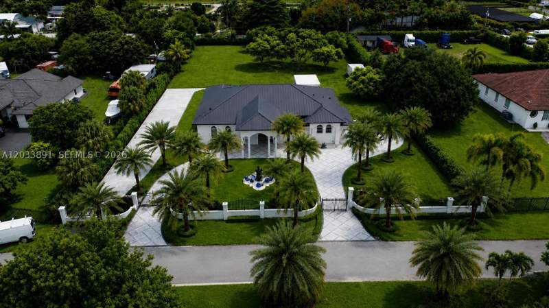 4 bedroom SingleFamilyResidence at 23710 SW 214th Pl, Bonanza Rhos, Homestead — photo 4