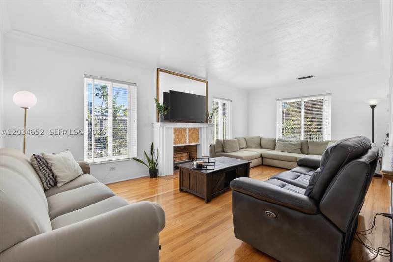 5 bedroom SingleFamilyResidence at 2431 SW 4th St, Beacon Manor, Miami — photo 4