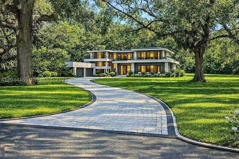 4 bedroom SingleFamilyResidence at 9979 Fairchild Way, Snapper Creek Lakes Sub, Coral Gables — photo 4
