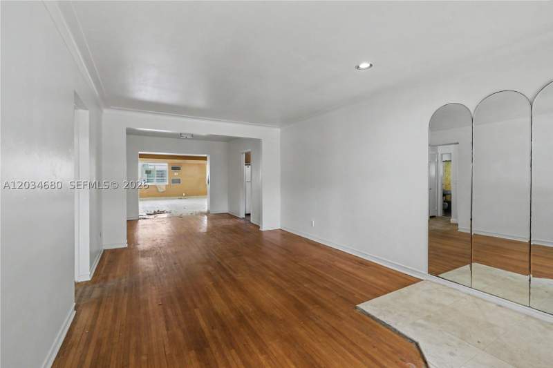 3 bedroom SingleFamilyResidence at 236 Candia Ave, COCONUT GR SEC 1 C GAB, Coral Gables — photo 2