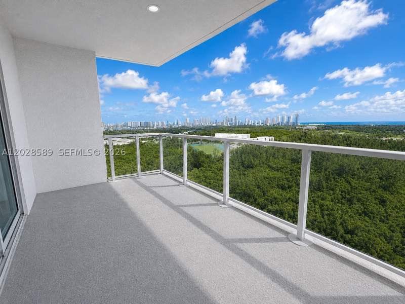 3 bedroom Condominium at 14951 Royal Oaks Ln 2002, The Oaks I Condo, North Miami — photo 2