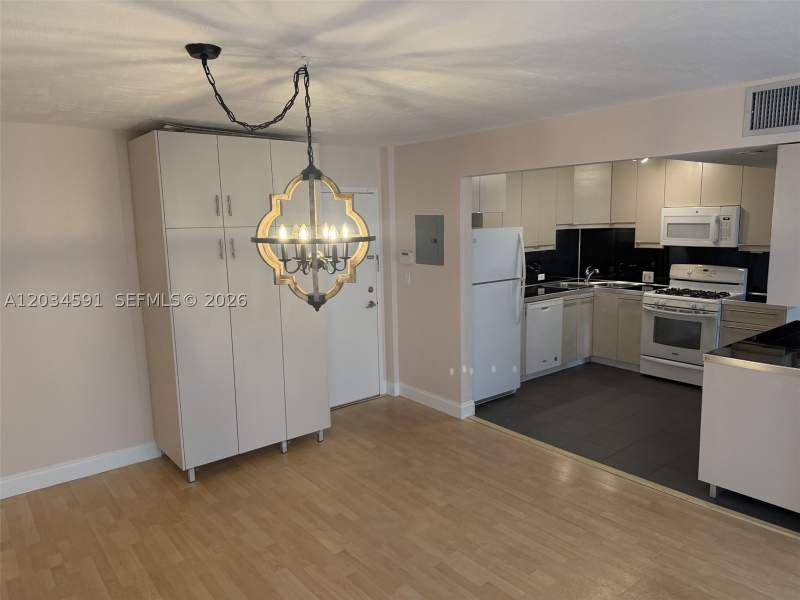2 bedroom Condominium at 13120 SW 92nd Ave B-404, Village At The Falls Cond, Miami — photo 4