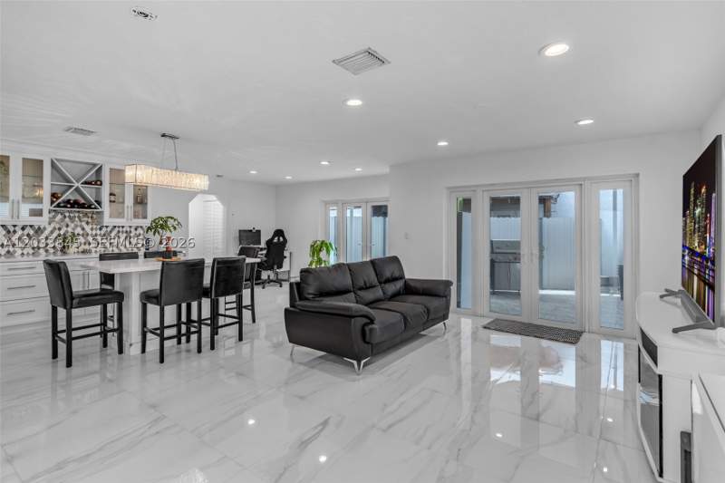 4 bedroom SingleFamilyResidence at 979 NW 126th Path, Lake Pointe Sec 4, Miami — photo 4