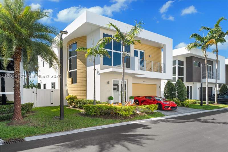 4 bedroom SingleFamilyResidence at 9830 NW 74th Ter, Doral Commons Residential, Doral — photo 4