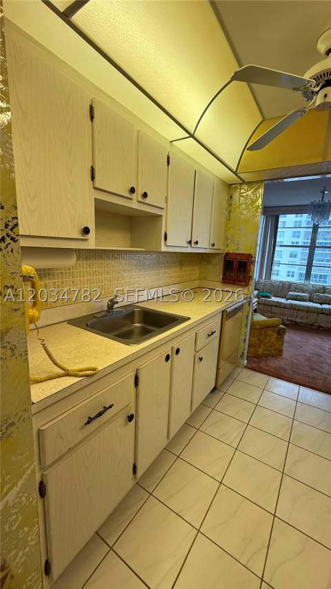 231 174th St 911, Sunny Isles Beach FL - photo 17 of 27