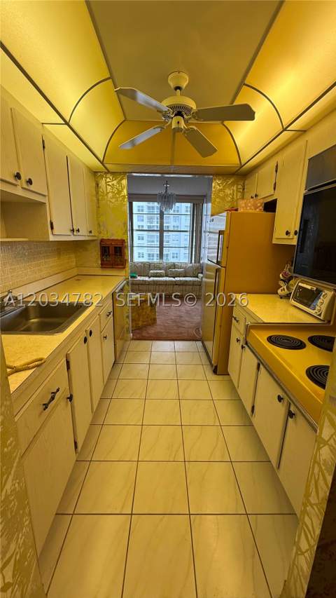 231 174th St 911, Sunny Isles Beach FL - photo 19 of 27