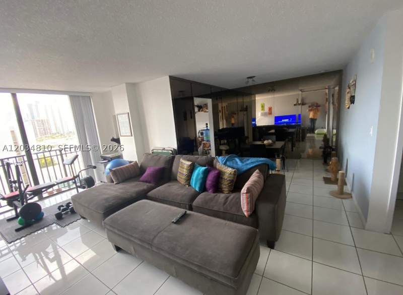 1 bedroom Condominium at 16909 N Bay Rd 1009, Plaza Of Americas Condo P, Sunny Isles Beach — photo 2