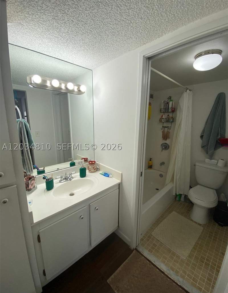 1 bedroom Condominium at 16909 N Bay Rd 1009, Plaza Of Americas Condo P, Sunny Isles Beach — photo 4